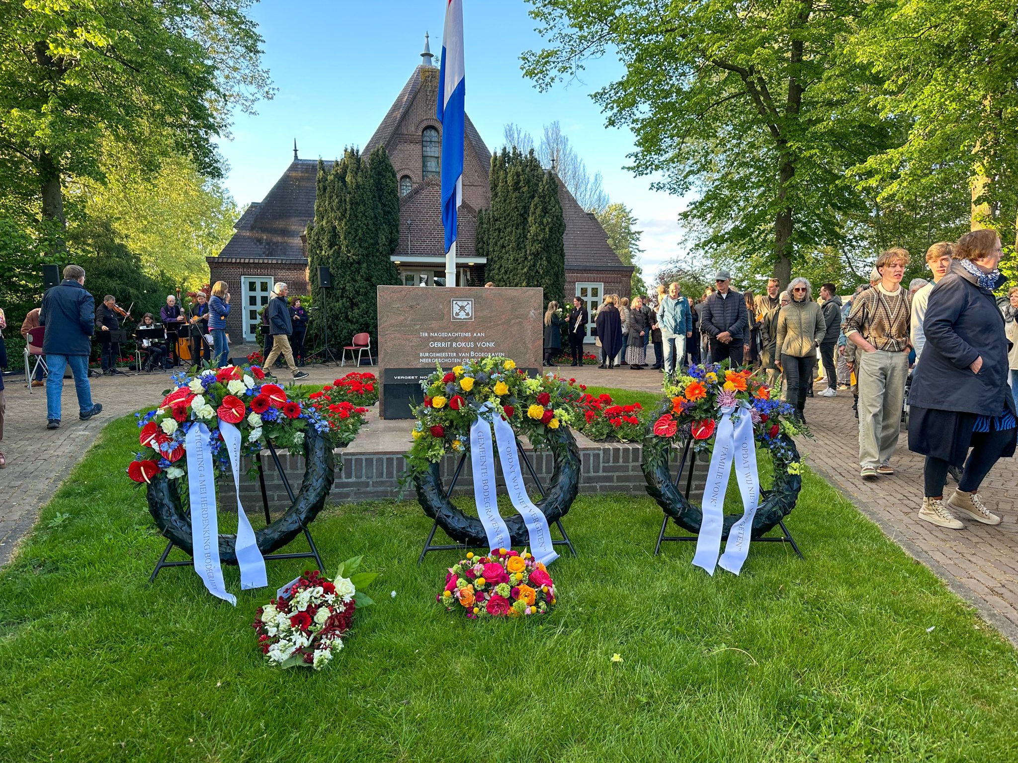 Dodenherdenking in Bodegraven trok veel belangstellenden naar Vredehof