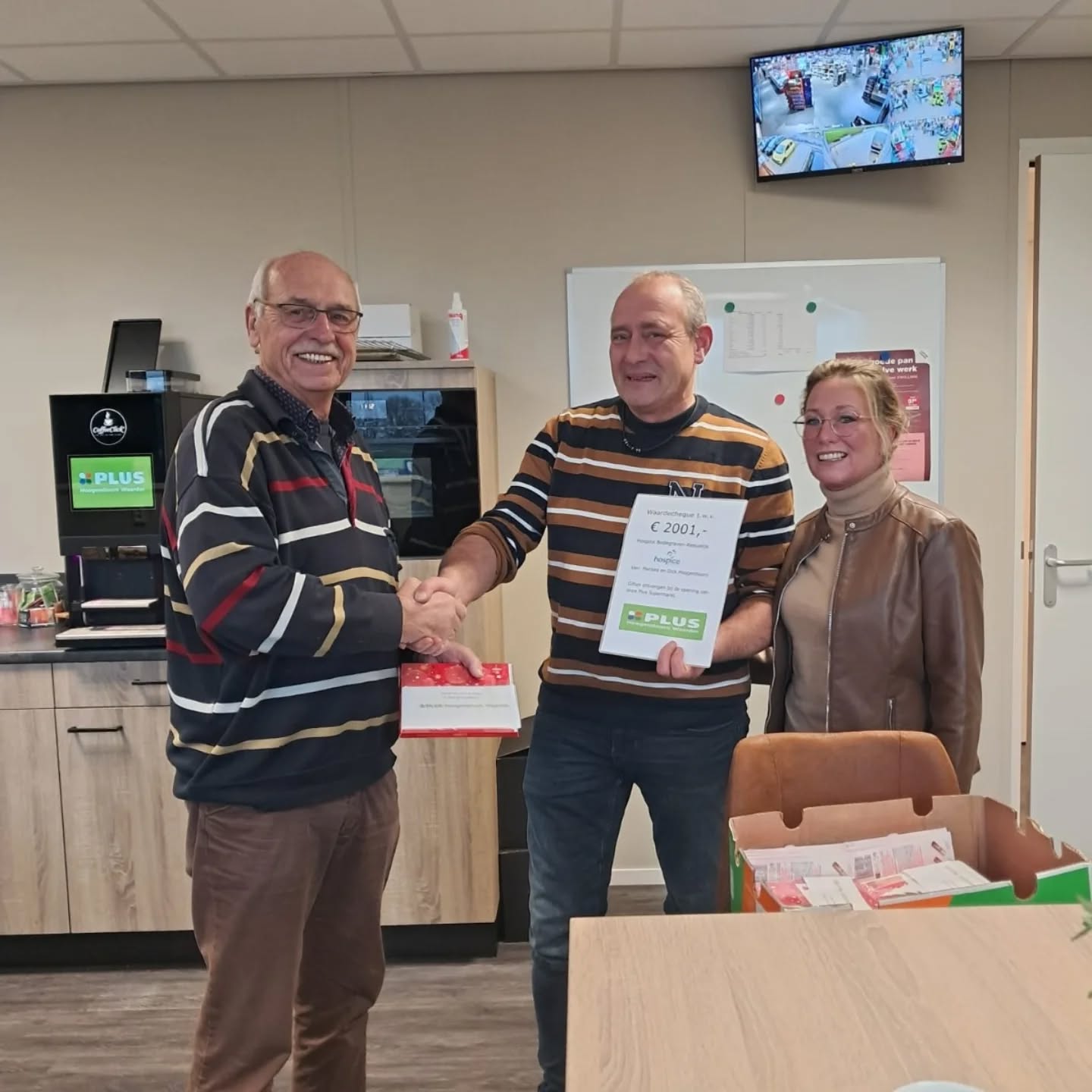 Hospice Bodegraven-Reeuwijk ontvangt waardevolle cheque van PLUS Waarder