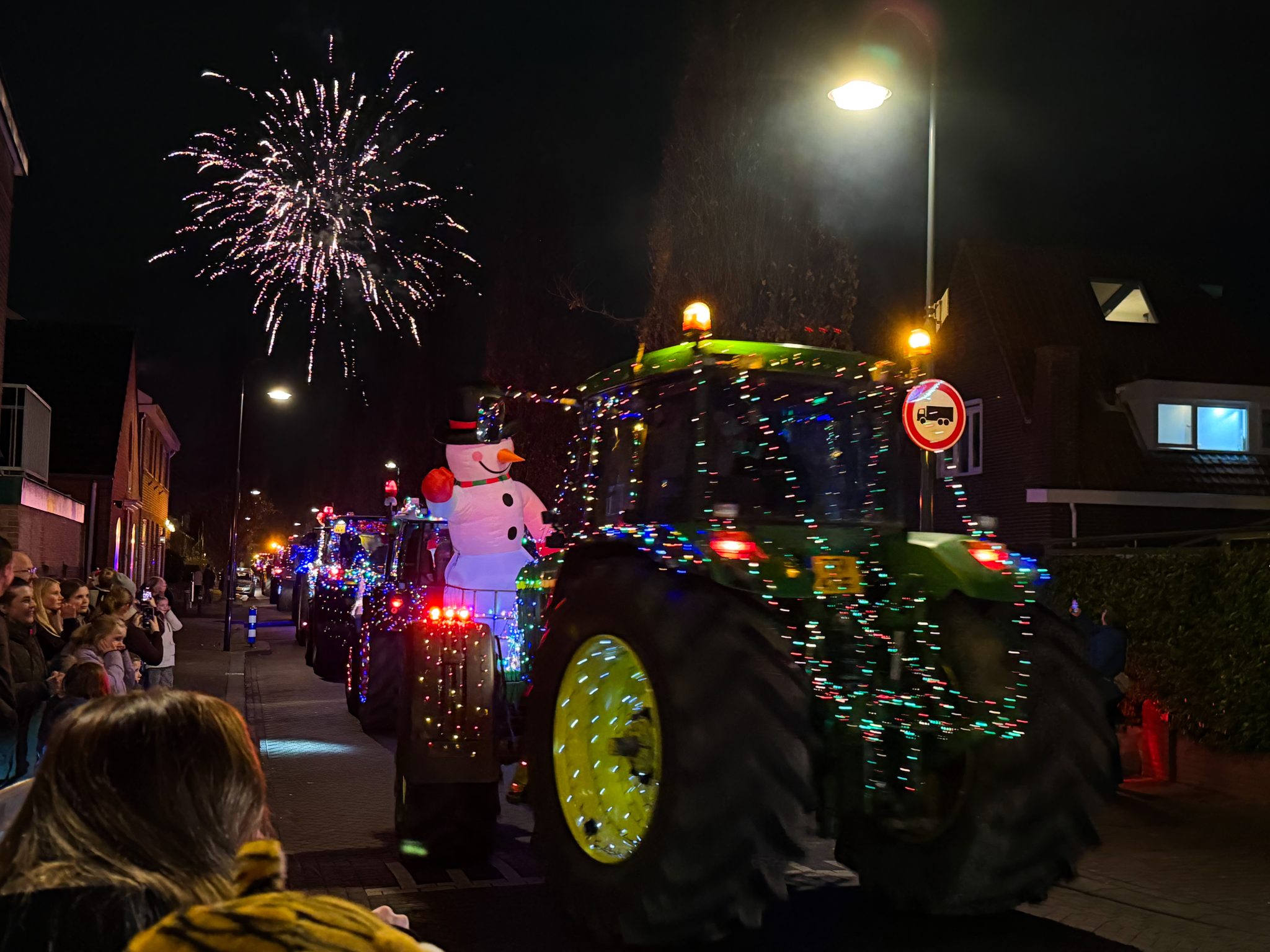 Verlichte trekkersoptocht brengt sfeer in Bodegraven-Reeuwijk