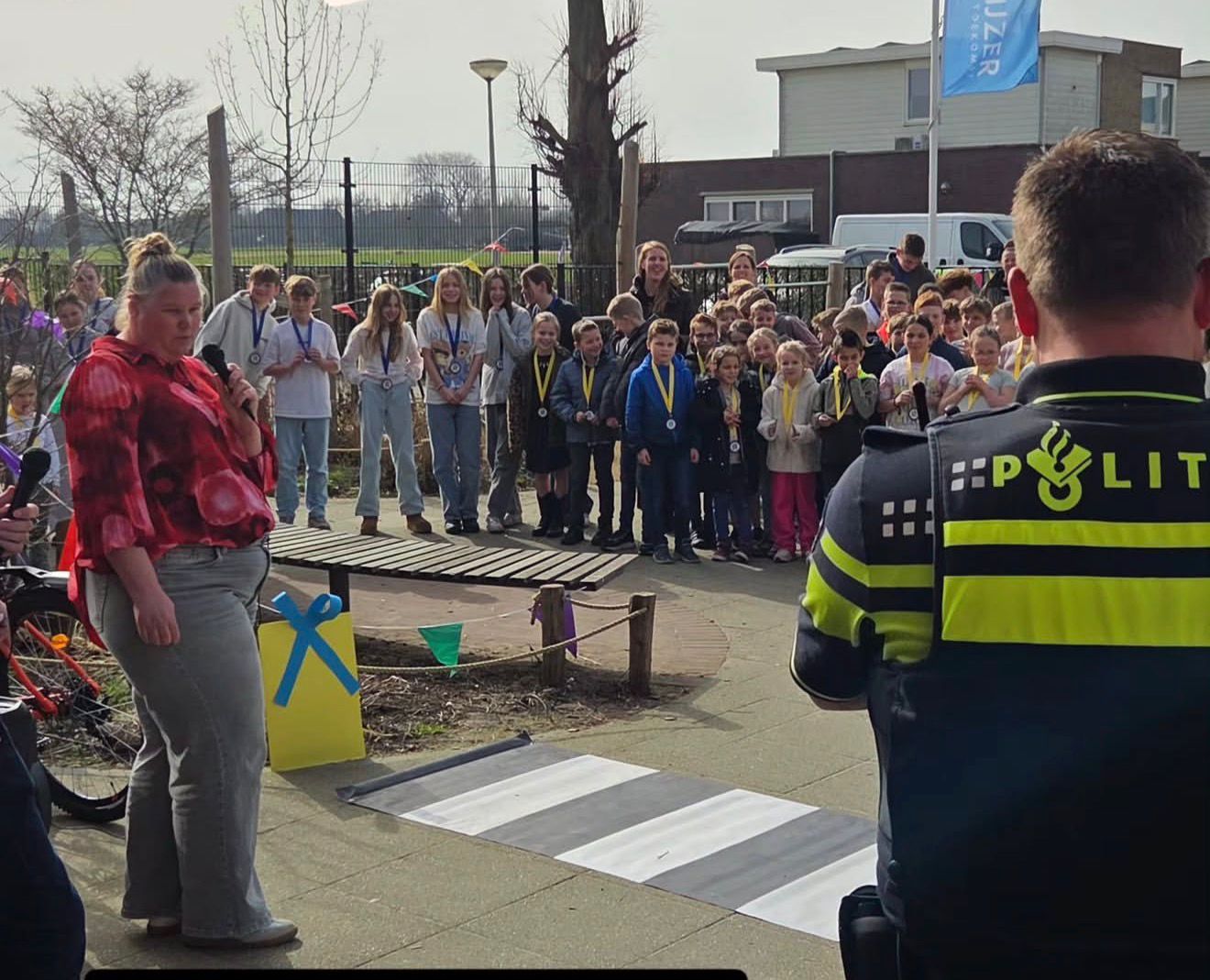 CBS De Wegwijzer in Driebruggen ontvangt verkeersveiligheidslabel SCHOOL op SEEF