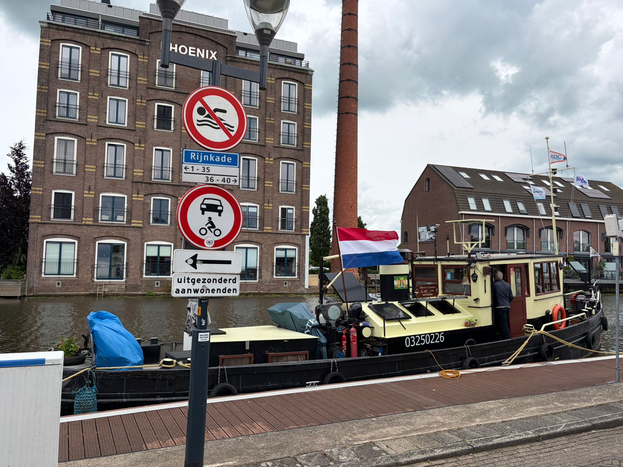 Eerste schepen voor Havendagen Woerden varen door Bodegraven